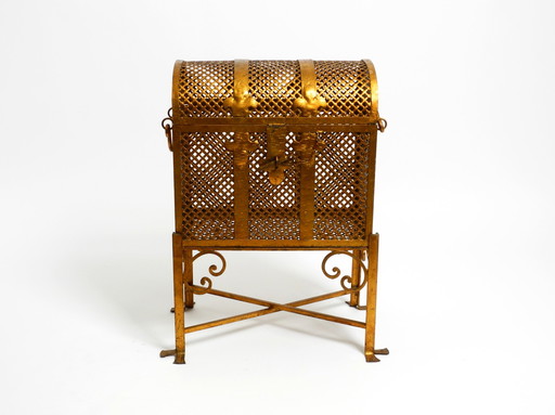 Coffre original en métal doré de style Régence italienne des années 1960