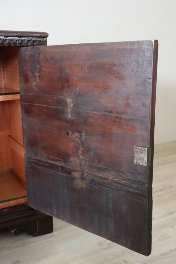 Image 1 of Table de nuit ancienne en noyer, Italie Toscane Début du 18ème siècle