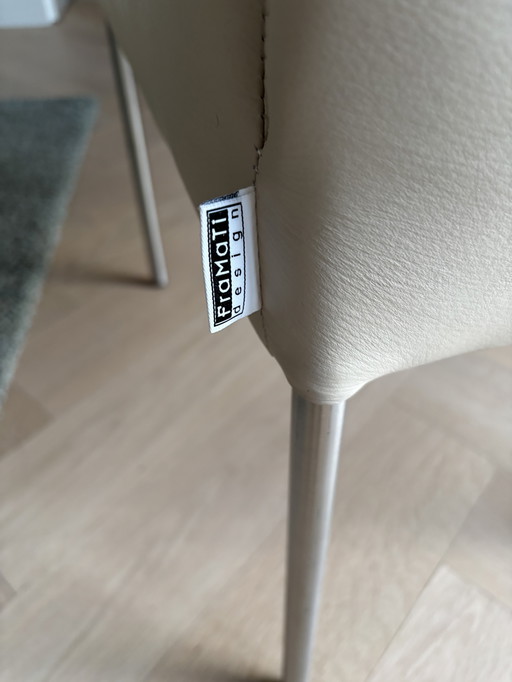 4 sedie da pranzo in pelle color crema del marchio Framati