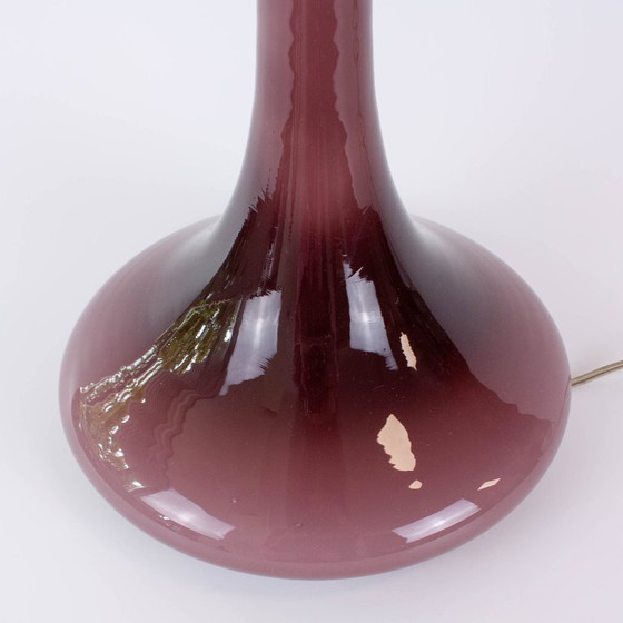 Image 1 of Lampe de table portugaise en verre opalin améthyste des années 1960