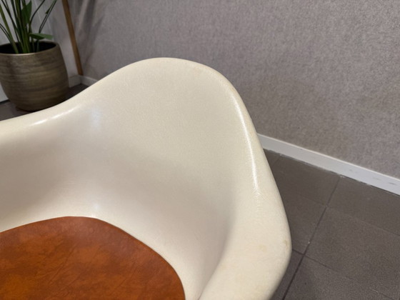 Vitra | Eames | RAR | Cognac + fibra di vetro pergamena | 2 pezzi – Sedie a dondolo, Pelle, Legno (photo 9 of 12)
