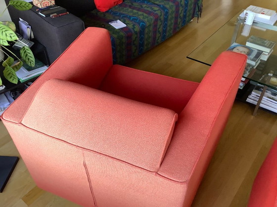 2 rote Sessel von roderick vos, Design on Stock, Stoff (Foto 10 von 16)