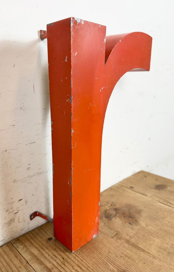 Image 1 of Lettera R in ferro rosso vintage, anni '70