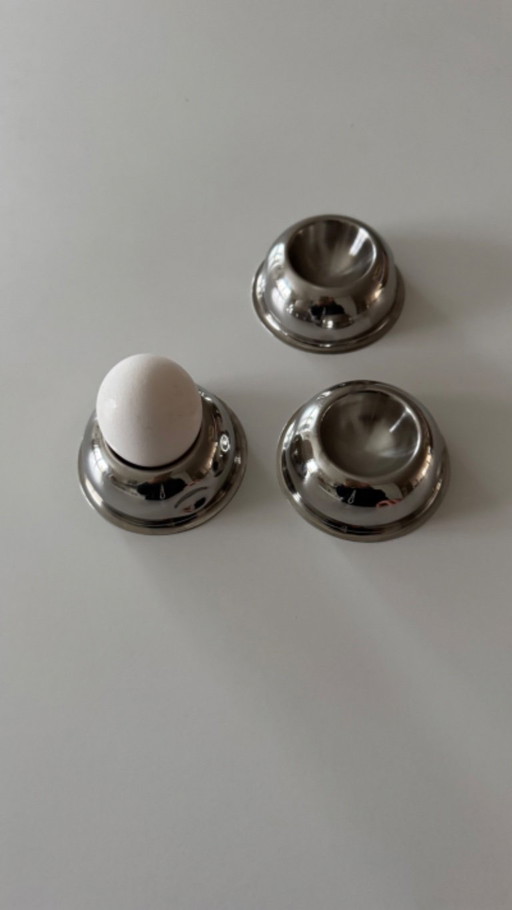 Hueveras minimalistas posmodernas RVS