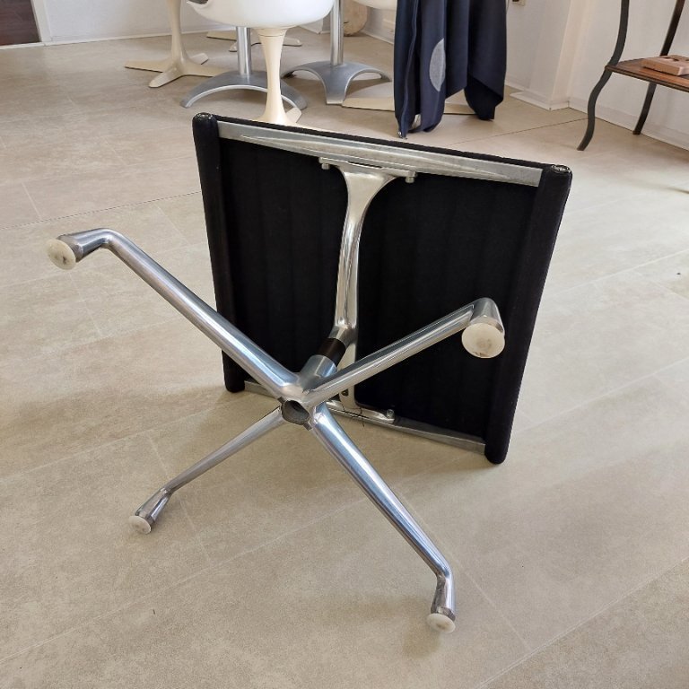 Herman Miller Chairs and lounge chairs | Whoppah
