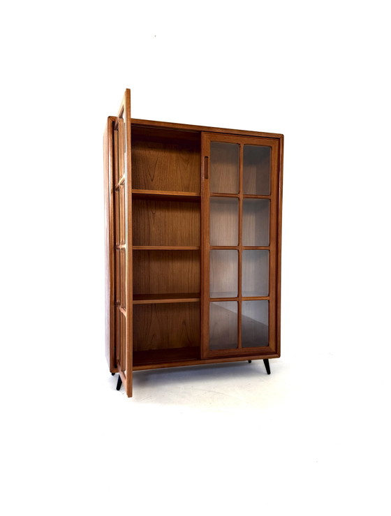 Image 1 of Vintage Deense teakhouten vitrinekast, Dyrlund ‘80