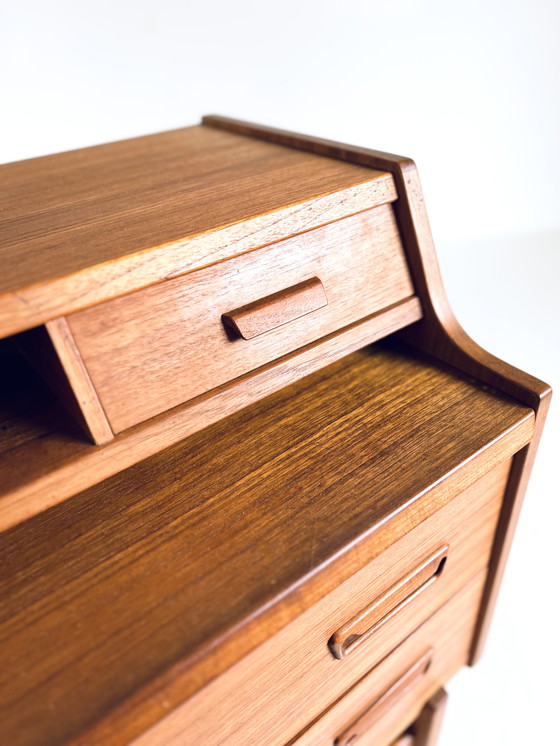 Image 1 of Secretaire Arne Wahl Iversen '60