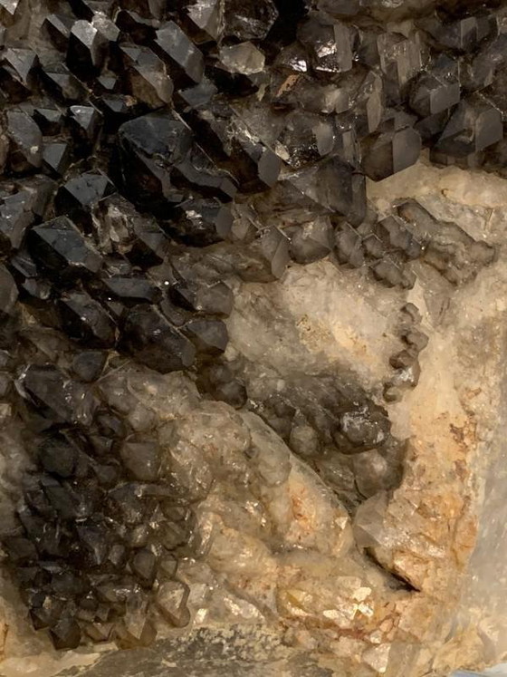 Grande gruppo di cristalli di quarzo fumé nero naturale attribuito a Willy Daro, anni '70 (photo 14 of 19)