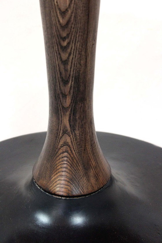 Image 1 of Table de salle à manger ronde tulipe en noyer, style moderne du milieu du siècle, restaurée par Drevotvar, années 1960