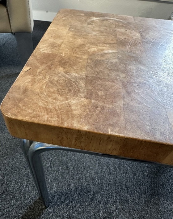 Image 1 of Mesita auxiliar de estilo Bauhaus: estructura tubular con tablero de madera maciza.