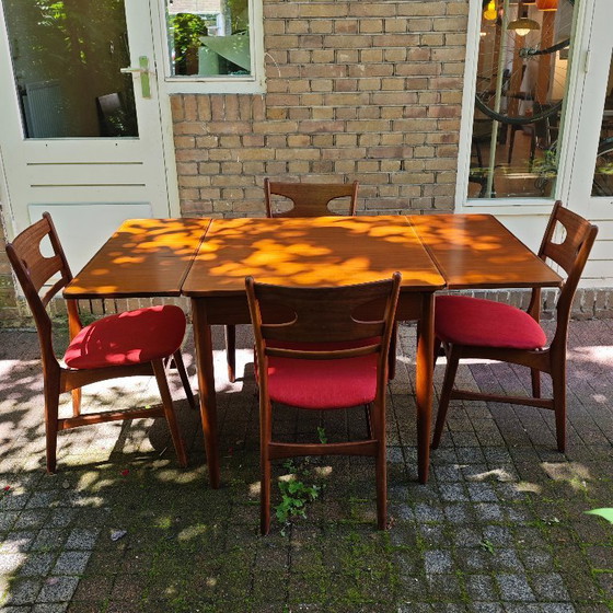 Image 1 of Set da pranzo vintage con 4 sedie e tavolo allungabile.