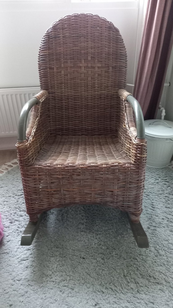 Image 1 of Sedia a dondolo in canna/legno