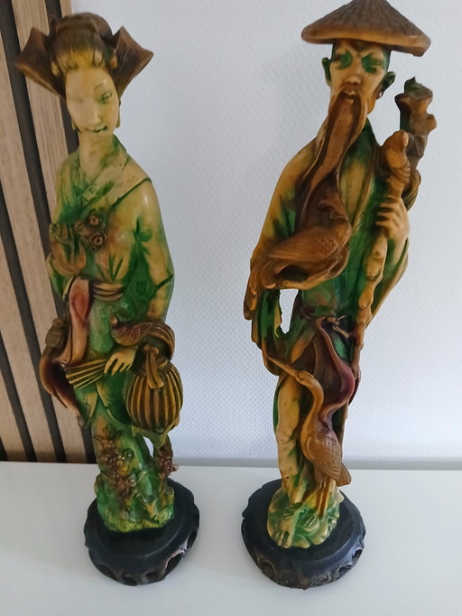 Une paire de statue chinoise.
