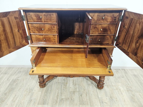Mobile barocco in noce del XIX secolo con intarsi e gambe tornite – Credenze con vetrina, Wood, Barok (photo 22 of 29)