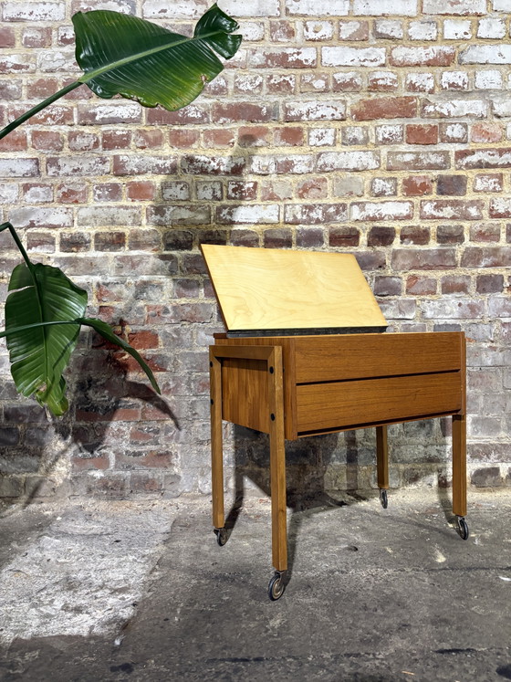 Image 1 of Scandinavische teakhouten naaimachine uit de jaren 60