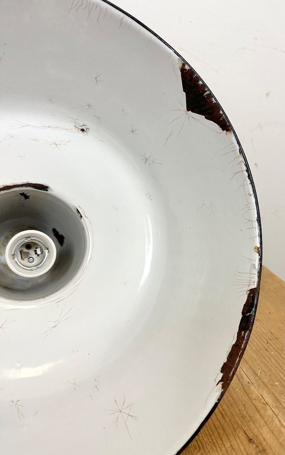 Image 1 of Lampada industriale in smalto nero con parte superiore in ghisa, anni '50