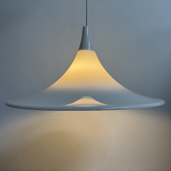 Image 1 of Lampada a sospensione vintage in lucite a forma di tromba, era spaziale anni '70