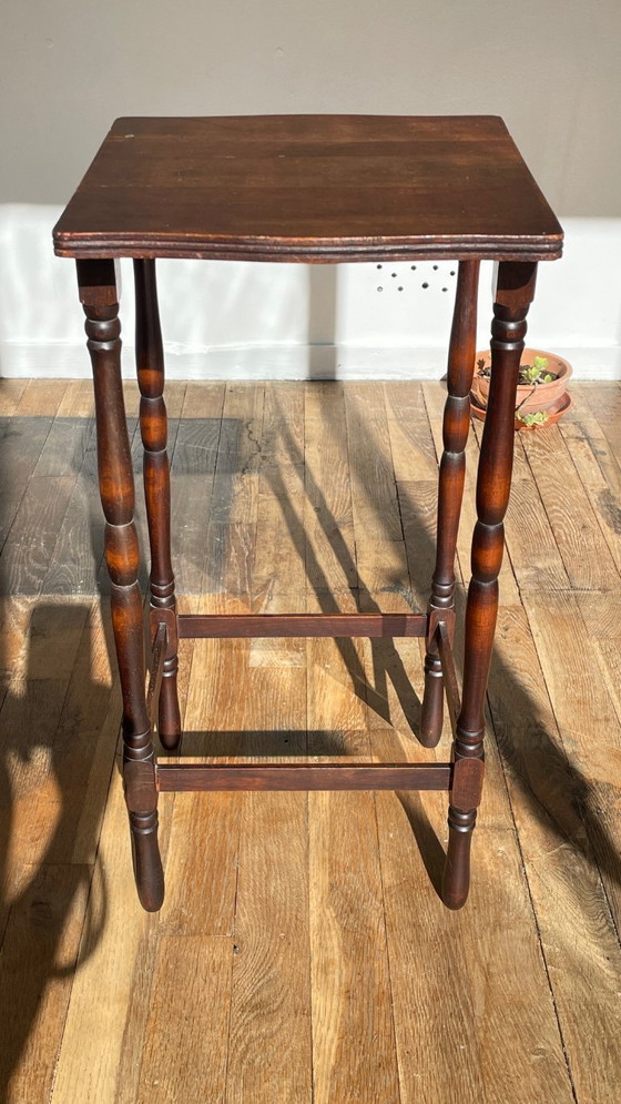 Image 1 of Comodino alto in stile legno tornito