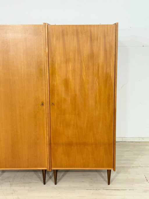 Bellissimo armadio di metà secolo / armadio per la biancheria / mobile in legno / armadio vintage