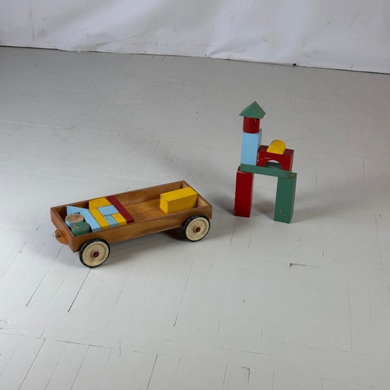 Image 1 of Mid Century Kinderen Speelgoed Kleurrijke Bouwstenen in Houten Kar