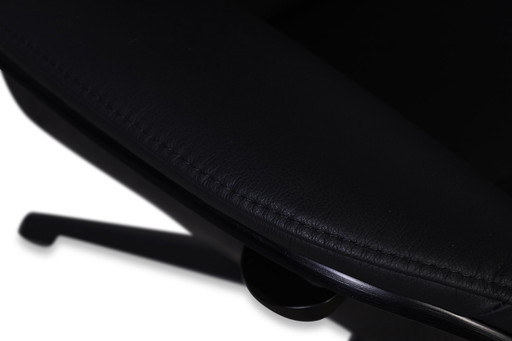 Poltrona leggera della collezione DMO