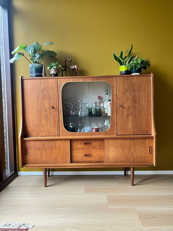 Image 1 of Armoire haute vintage des années 60