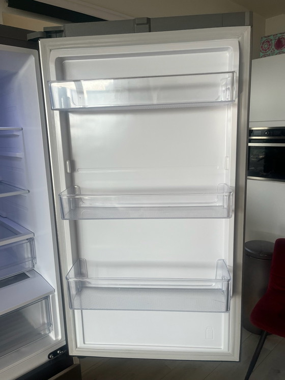 Samsung Kühl-Gefrierkombination – Aufbewahrungsschrank, Glas, Metall (photo 5 of 9)