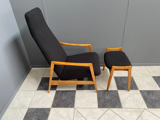 Image 1 of Fauteuil à dossier haut avec repose-pieds en bouclette noire, années 1970