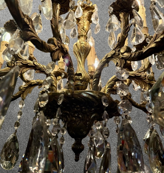 Imposant lustre ancien de style Louis XV/rococo, richement orné de cristaux magnifiquement taillés. – Bronze (photo 10 of 12)