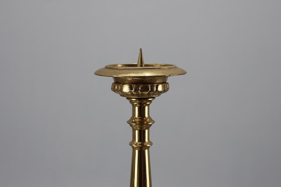 Image 1 of Paar grote antieke gedecoreerde bronzen kerkkandelaars, Frankrijk ca. 1900