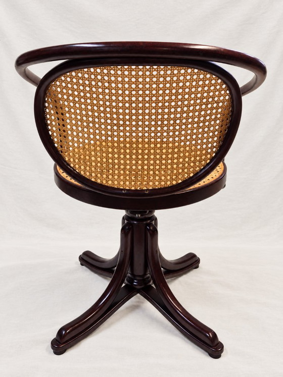 Sedia girevole originale Thonet Modello 5501 – Legno curvato e paglia di Vienna – Sedie da pranzo, Metallo (photo 5 of 7)