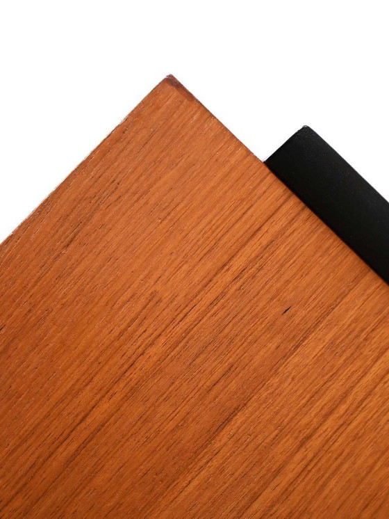 Image 1 of Table de nuit vintage en teck scandinave avec quatre tiroirs