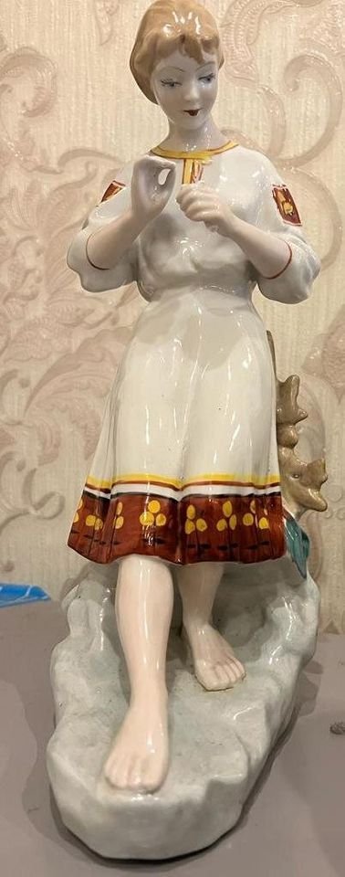 Porcelain figurine - ZHK Polonne - Ukrainian woman with flower - Russia, USSR - 1950 - height 30 cm