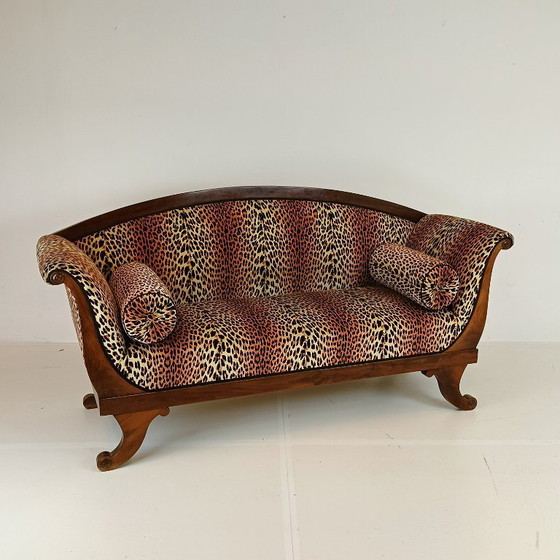 Image 1 of Sofá Biedermeier antiguo con ribete de leopardo