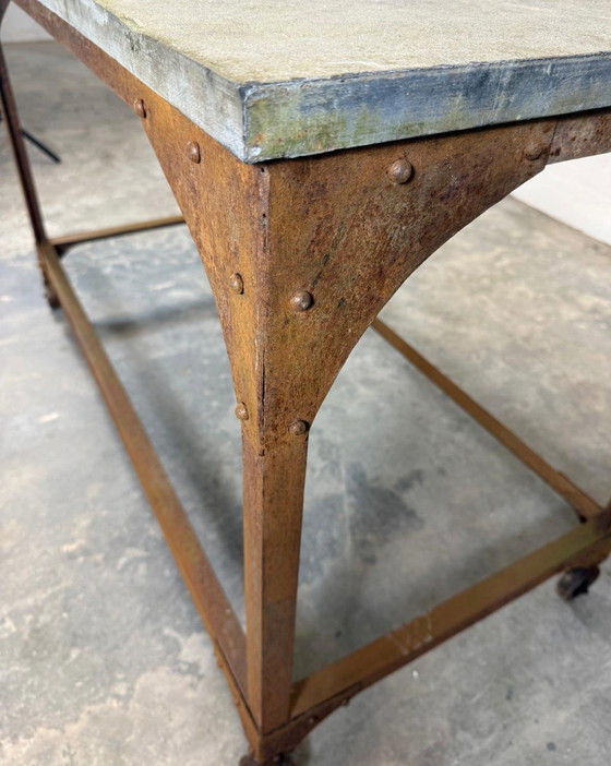 Image 1 of Tavolo industriale vintage con piano in pietra