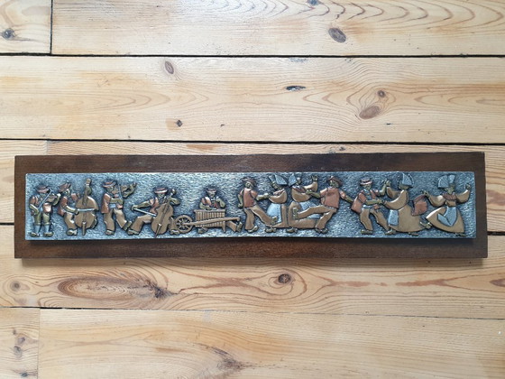 Image 1 of Fregio in rame raffigurante una festa di paese, in ottone e metallo argentato, firmato, realizzato a mano, pezzo unico.