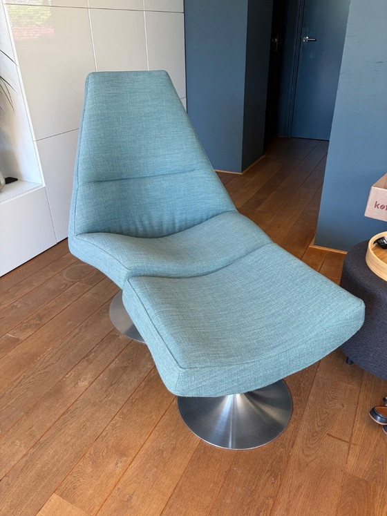 Image 1 of Cartel Living Madonna-Sessel mit trompetenförmigem Fuß und Fußhocker