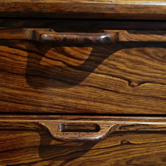 Image 1 of Bellissima credenza di grandi dimensioni di metà secolo con impiallacciatura in palissandro di Fristho, anni '60