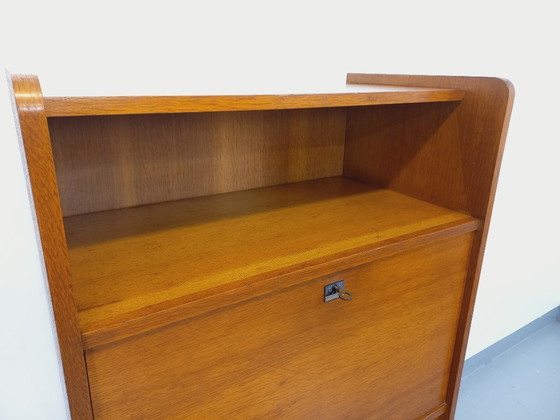 Image 1 of Vintage eikenhouten secretair bureau uit de jaren 50/60.