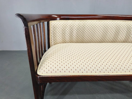 Image 1 of Toegeschreven aan Josef Hoffmann: Beukenhouten sofa, Weense Secession, jaren 1920