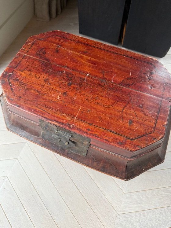 Image 1 of Auténtico cofre nupcial chino, antiguo.