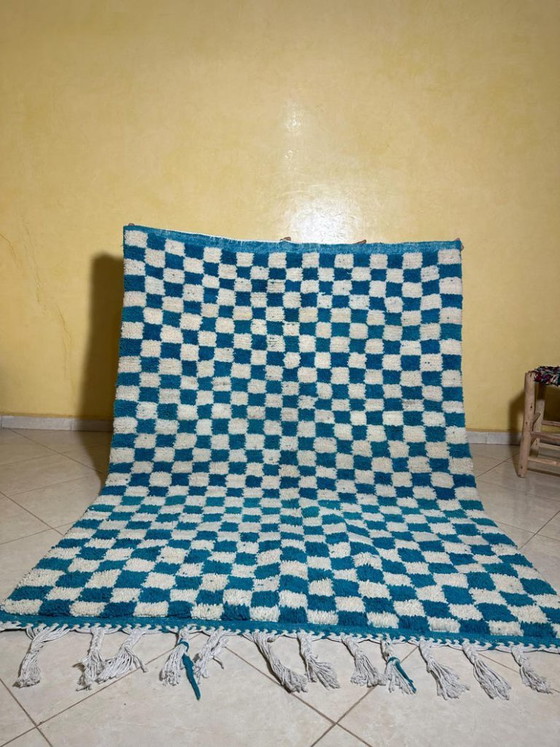 Image 1 of Tapis marocain moderne à carreaux bleus et crème 300 x 200 cm – Dimensions sur mesure