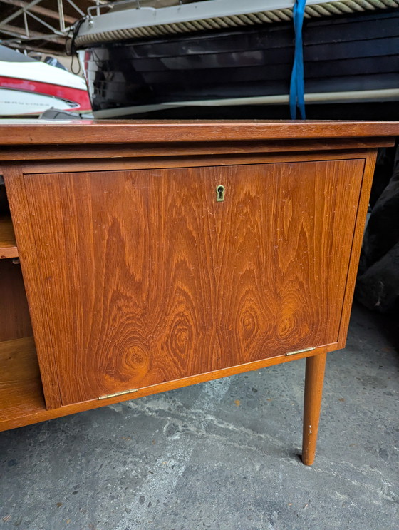 Image 1 of Scrivania indipendente vintage in teak danese con sezione bar