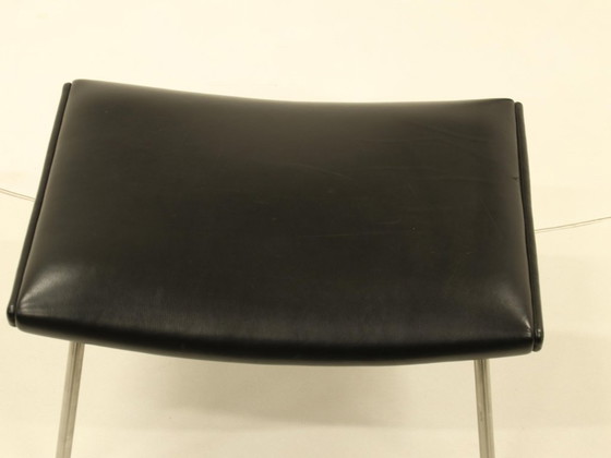 Image 1 of Poltrona Wing e pouf coordinato – CH445 e CH446 – di Hans Wegner