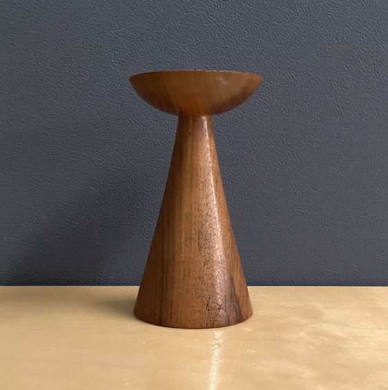 Image 1 of Kandelaar van teakhout en messing, jaren 70.