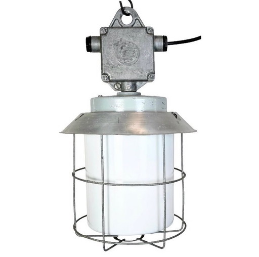 Lámpara industrial de aluminio con pantalla de cristal opalino de Elektrosvit, década de 1970