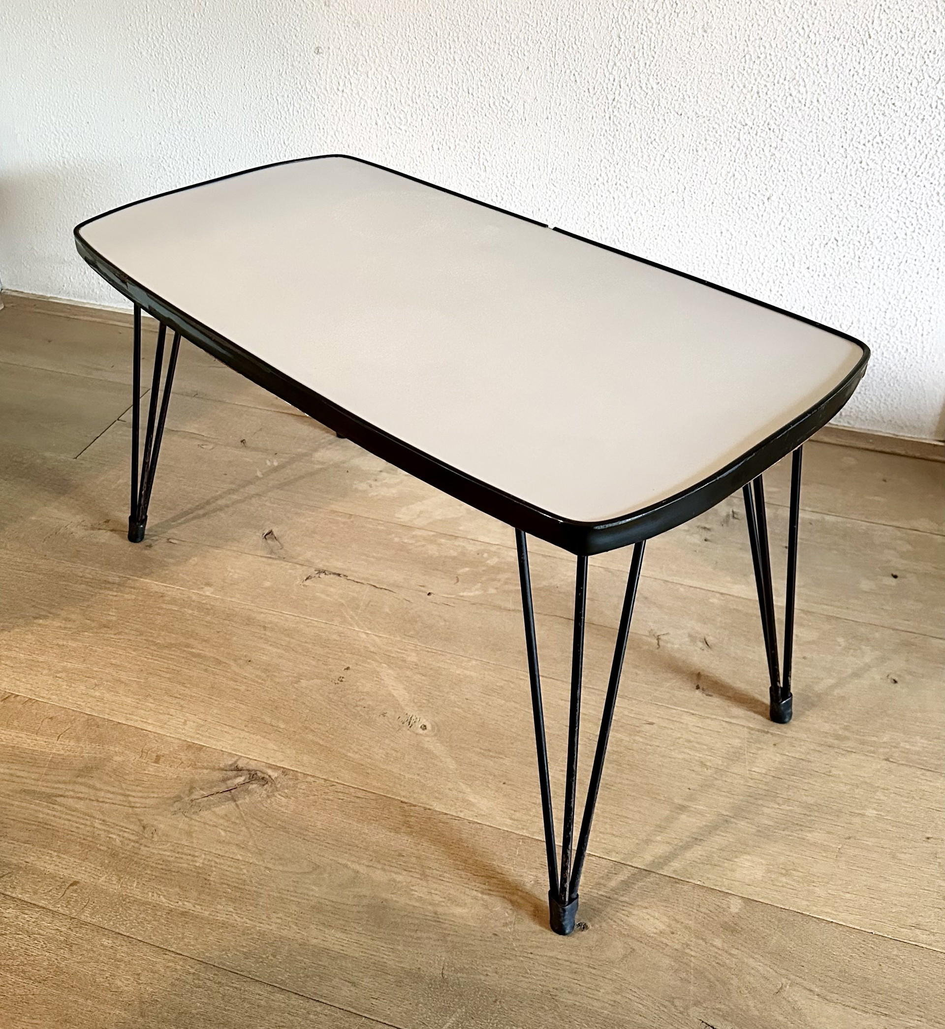 Retro vintage side table with wire legs '50s-'60s | €89 | Whoppah