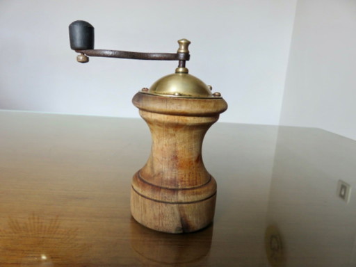 Molinillo de pimienta "Peugeot frères", Francia, años 50 60