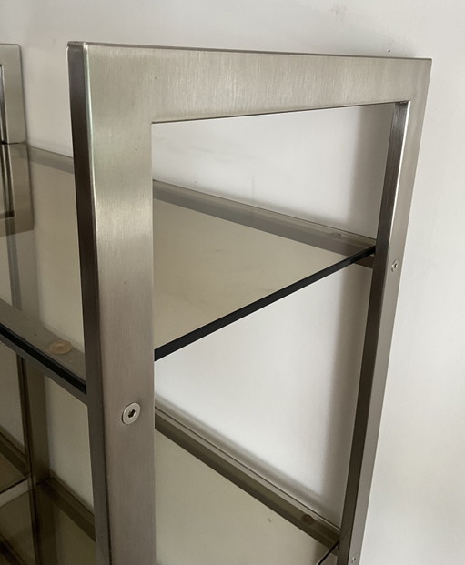 Paire d'étagères françaises en aluminium et verre fumé, attribuées à Artelano, années 1970