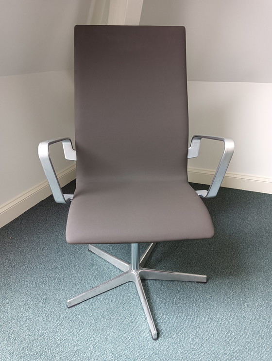 Image 1 of Arne Jacobsen para Fritz Hansen, escritorio de Oxford